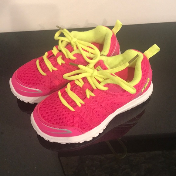 NEW FILA GIRL’S FLYVER ANKLE HIGH RUNNING SHOE NEW FILA GIRL’S FLYVER ANKLE HIGH RUNNING SHOE